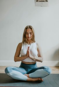 ヨガ初心者向け体硬い人の準備と心構え