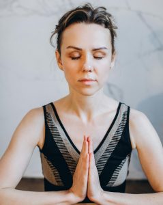 瞑想で雰囲気が変わる？実例と研究知見から読み解く