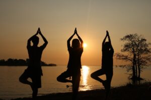 ヨガ初心者でも体が硬い人が楽しめる始め方と続け方の完全ガイド